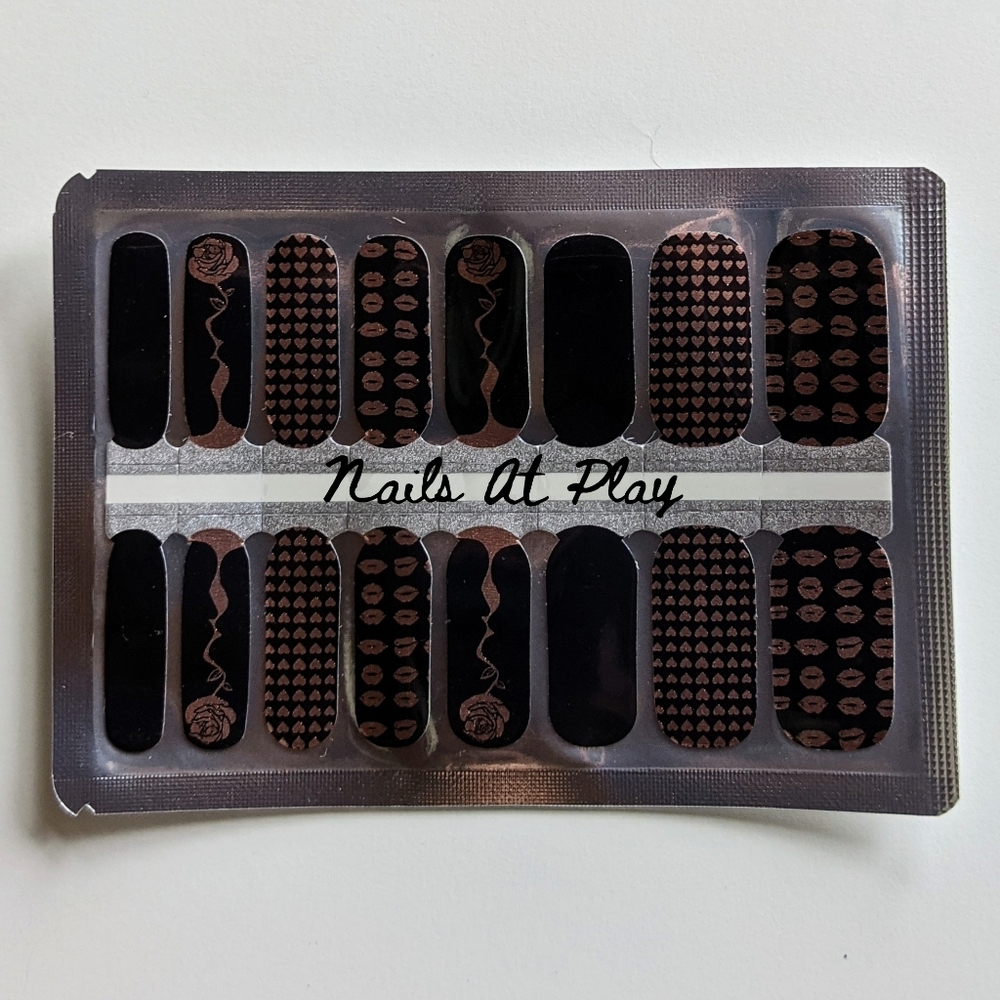 5 for$15 Nail Wraps- 💋 Kiss by a Rose 🌹